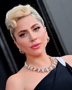 Леди Гага подумывала о завершении музыкальной карьеры из-за болезни