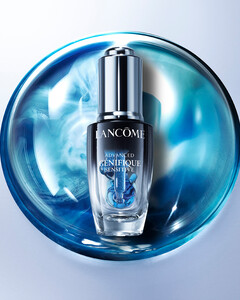 Lancôme выпустил голубую сыворотку для укрепления и защиты сухой кожи
