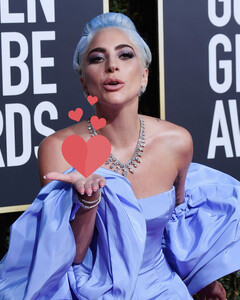 Леди Гага трогательно поздравила поклонников с днем Благодарения