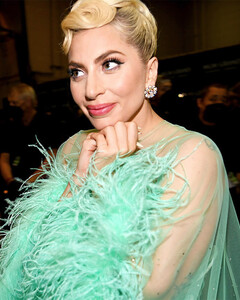 Леди Гага надела на «Грэмми-2022» платье, созданное её сестрой Натали Джерманоттой