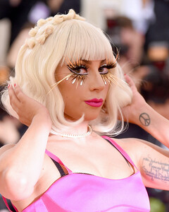 «Прощай, Ковид, привет, танцы»: Леди Гага поддержала тех, кто посещает ночные клубы