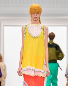 Loewe весна-лето 2027: новая глава бренда вышла проще и живее