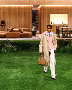 Louis Vuitton осень 2026: как выглядит «умная» роскошь в мужском исполнении