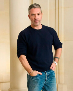 Марк Томас покидает Carven