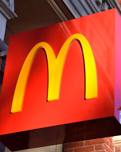 McDonald's уходит из России, но может открыться под новым брендом