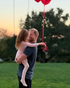 Меган Маркл показала редкое фото дочери Лилибет в День святого Валентина