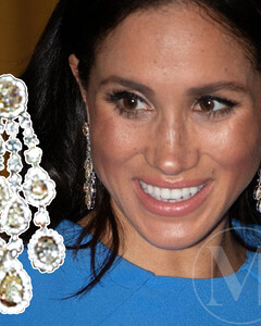 Кровавые серьги Меган Маркл с бриллиантами : «грязная» правда о её свадебном подарке