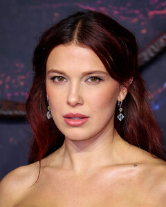 Милли Бобби Браун вернула стрижку боб