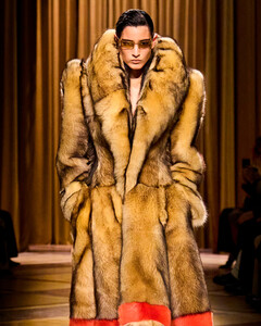 Mugler прет-а-порте осень 2026: архитектура силы и новая дисциплина женственности