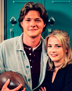 Звезда 90-х Нейт Ричерт воссоединился с коллегами по «Сабрине — маленькой ведьме»