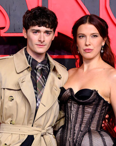 Ноа Шнапп стал крёстным отцом дочери Милли Бобби Браун