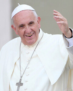 Папа Римский позволил женщинам читать молитву во время мессы