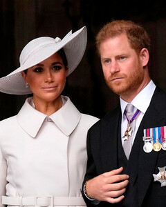 Отчуждённые: почему принц Гарри и Меган Маркл не общались с главными представителями короны на Платиновом юбилее?