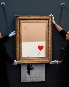 «Порезанная» картина Бэнкси продана с аукциона за 25 миллионов долларов