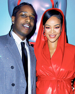 Беременная Рианна и A$AP Rocky сделали сюрприз покупателям магазина Savage X Fenty в Лос-Анджелесе