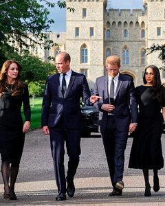 Снова рядом: принц Гарри и Меган Маркл воссоединились с королевской семьёй, чтобы встретить гроб Елизаветы II в Лондоне