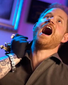 Принц Гарри вспомнил, как друзья не дали ему сделать татуировку