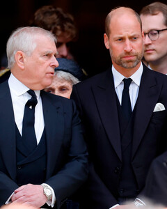 Принц Уильям поддержал дядю Эндрю после лишения титулов