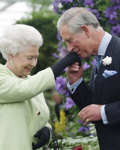 Готов к власти: принц Чарльз поблагодарил Елизавету II за титул, который будет присвоен его жене