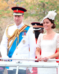 Почему принц Уильям и Кейт Миддлтон должны стать скромнее после провального тура по странам Карибского бассейна