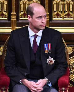 Почему принц Уильям присутствовал на Церемонии открытии парламента вместе с принцем Чарльзом?