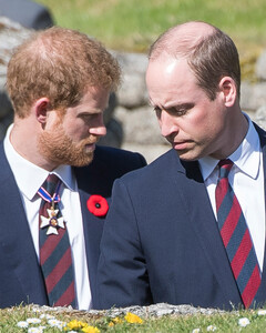 «Он перешёл черту»: друзья принца Уильяма говорят, что он никогда не простит своего брата принца Гарри