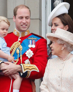 Королевская семья поздравила принца Уильяма с 39-летием