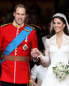 Кто выбрал костюм для принца Уильяма на день свадьбы и почему он был этим недоволен