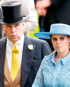 «Ты опозорил семью!»: принцесса Беатрис резко поставила на место своего отца принца Эндрю после его скандального интервью