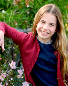 Принцесса Шарлотта дарит миру портрет в честь своего 9-летия