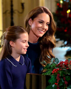 Кейт Миддлтон и принцесса Шарлотта сыграли вместе на рождественской службе