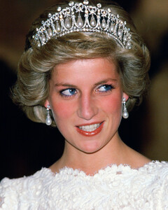 Звезда по имени Диана: как принцесса Уэльская стала настоящей знаменитостью британской монархии, затмив принца Чарльза?