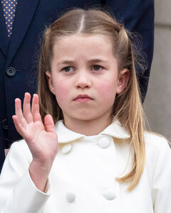 Какое печальное событие может принести принцессе Шарлотте новый королевский титул?