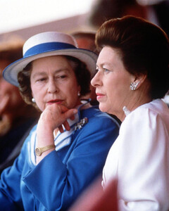 Почему напряжённые отношения принцессы Маргарет и королевы так похожи на вражду принцев Гарри и Уильяма