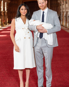Принц Гарри и Меган Маркл уже показали новорождённого сына