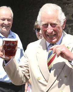 «Ваше здоровье, принц Чарльз!»: Будущий король отпраздновал 73-й день рождения