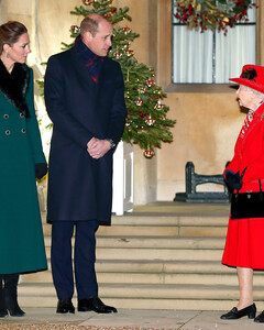 «Пока, бабушка!», — принц Уильям попрощался с королевой Елизаветой II