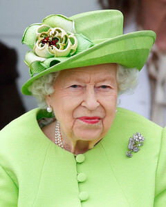 Из-за коронавируса королева Елизавета II потеряла 50 миллионов долларов