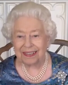 Британская королева показала, как нужно выглядеть во время звонков в Zoom