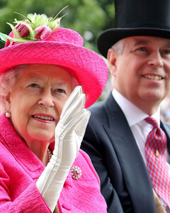 Королева проплатила: полиция Великобритании больше не будет действовать против принца Эндрю