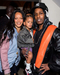 Беременная Рианна с сыном Риотом поддержали A$AP Rocky на показе