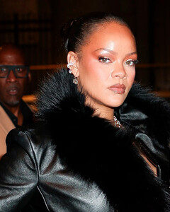 Дом Рианны в Беверли-Хиллз обстреляли