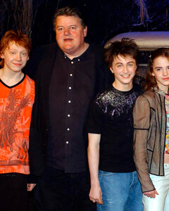 Актёры из фильмов о «Гарри Поттере» вспоминают Робби Колтрейна, сыгравшего великана Харгрида