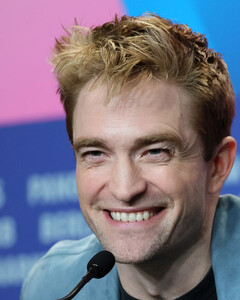 Роберт Паттинсон считает себя зумером и снова готов сняться в «Сумерках»