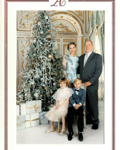Рождественская открытка князя Монако не похожа на другие