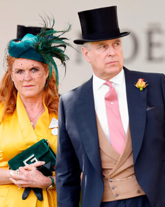 Эндрю Маунтбеттен-Виндзор и Сара Фергюсон должны покинуть Роял Лодж