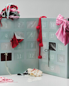 Skims представил лимитированный адвент-календарь с трусиками