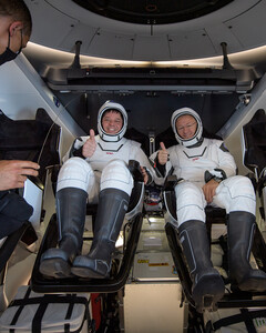 SpaceX Crew Dragon вернулся на Землю с астронавтами и побил рекорд