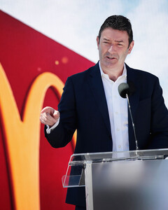 Компания McDonald’s будет судиться с экс-гендиректором за связи с подчиненными