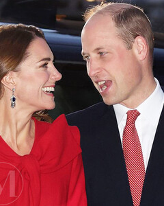 Стреляют глазками: Кейт Миддлтон и принц Уильям обмениваются влюблёнными улыбками на Рождественском концерте